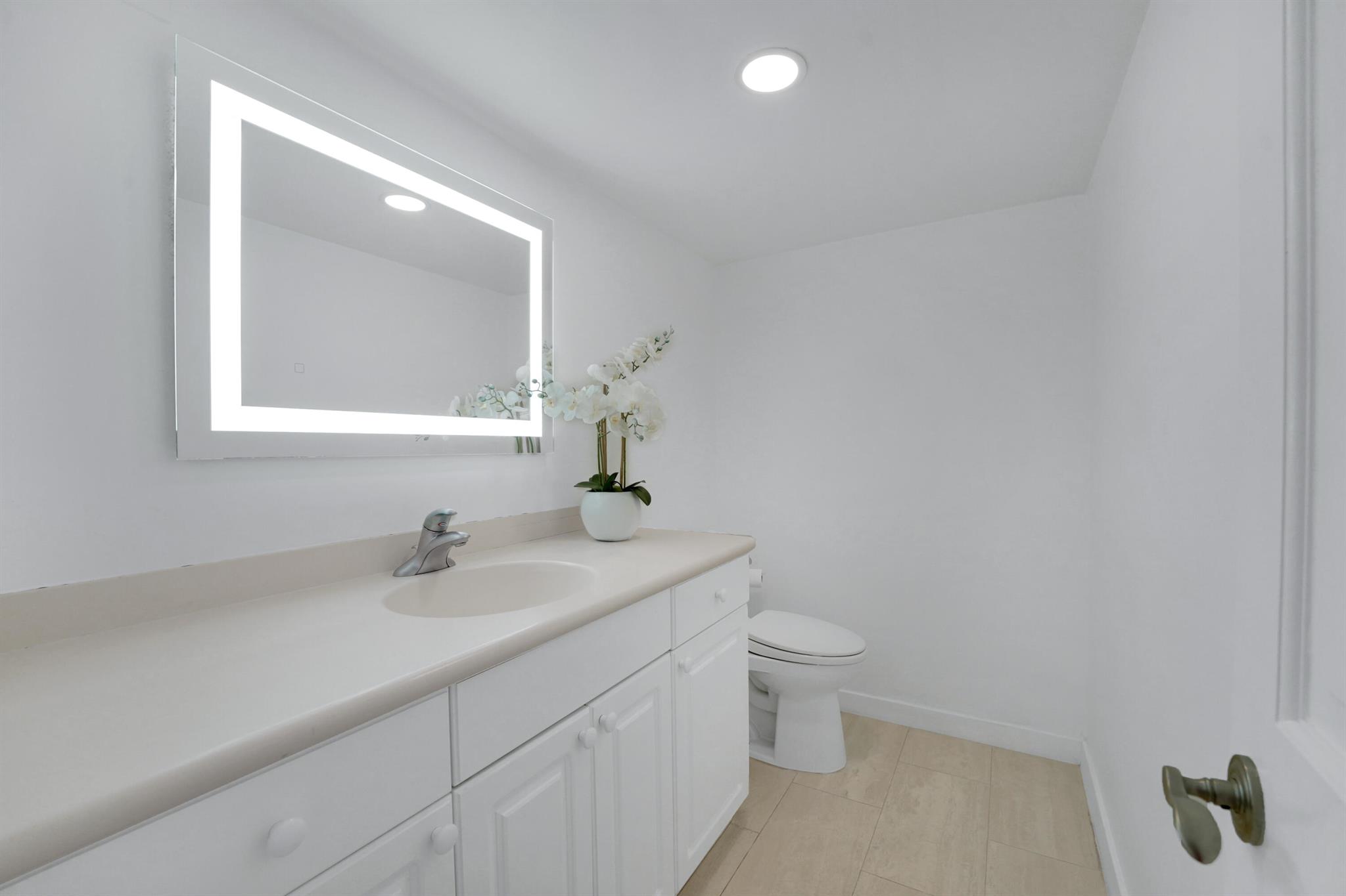 2800 E Sunrise Blvd #19a Fort Lauderdale, FL 33304