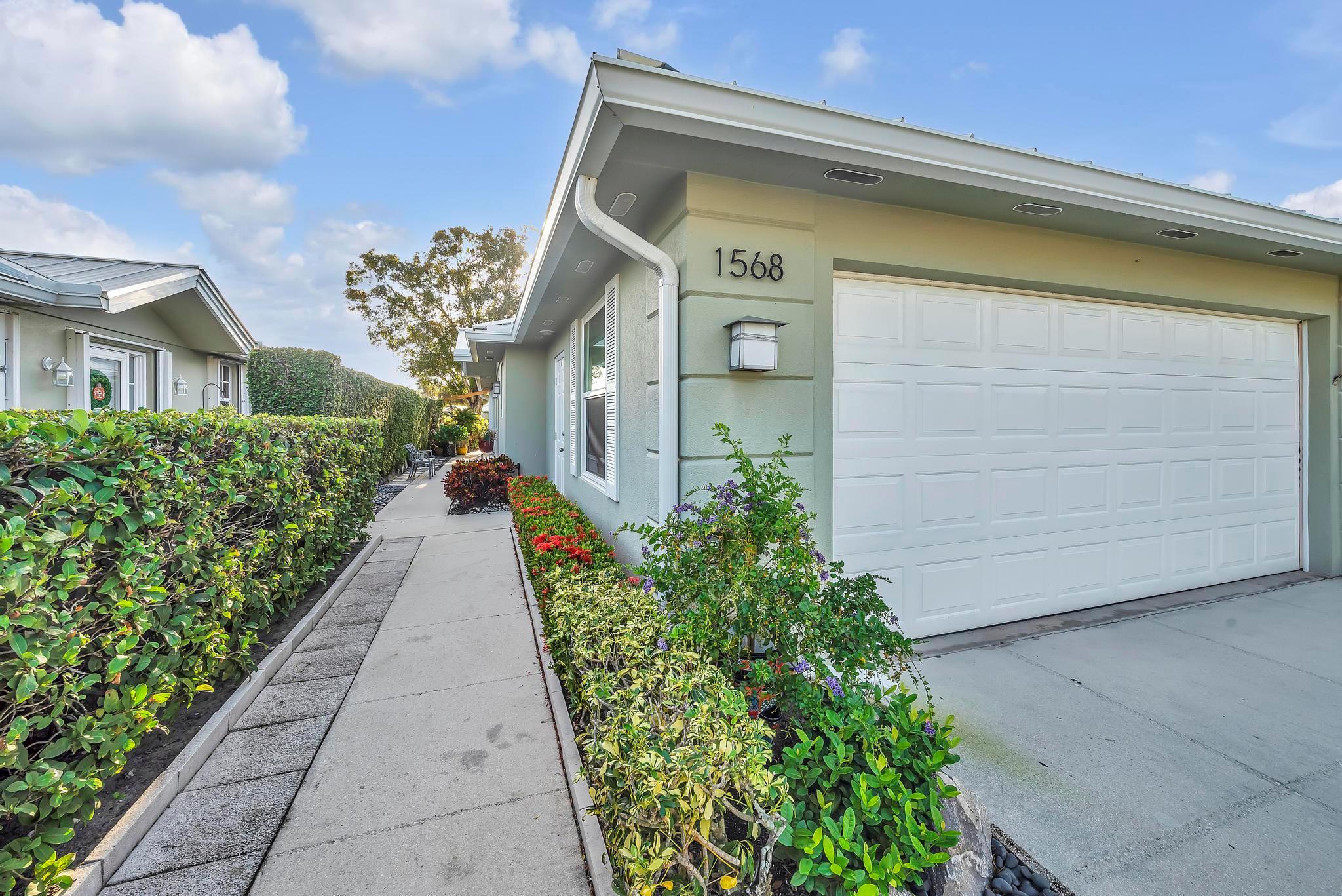 1568 SW Springfield Ct