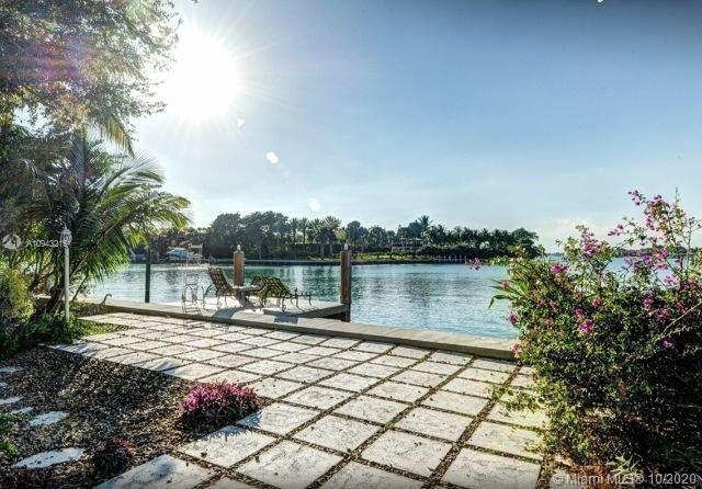 9208 Bay Dr