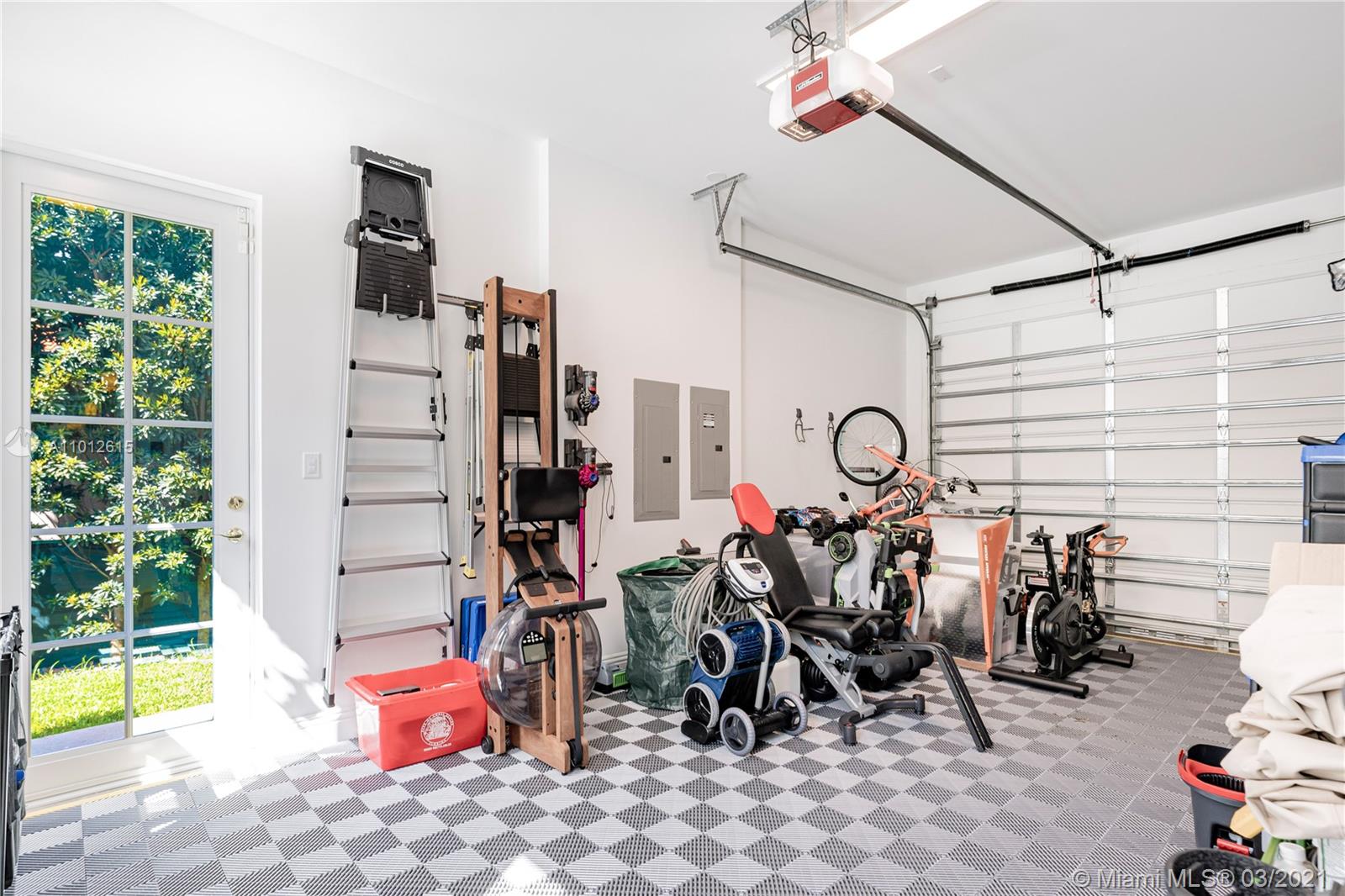 402 Vittorio Ave Coral Gables, FL 33146