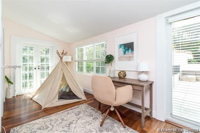 3744 Irvington Ave Miami, FL 33133