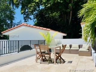 3744 Irvington Ave Miami, FL 33133