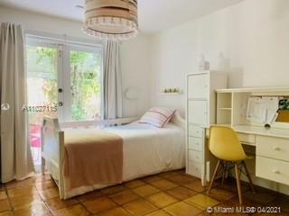 3744 Irvington Ave Miami, FL 33133