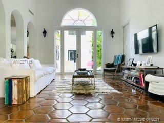 3744 Irvington Ave Miami, FL 33133