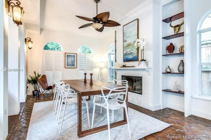 3744 Irvington Ave Miami, FL 33133