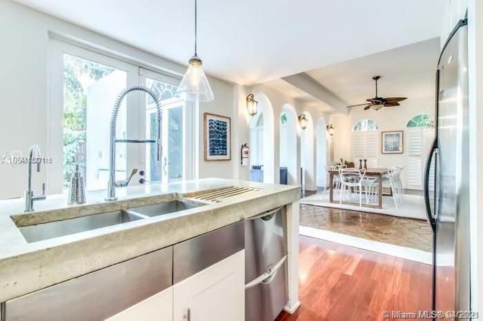 3744 Irvington Ave Miami, FL 33133