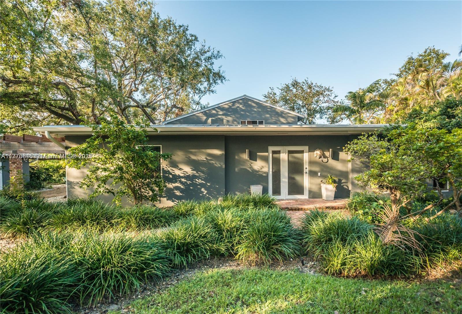 9737 SW 98th St Miami, FL 33176