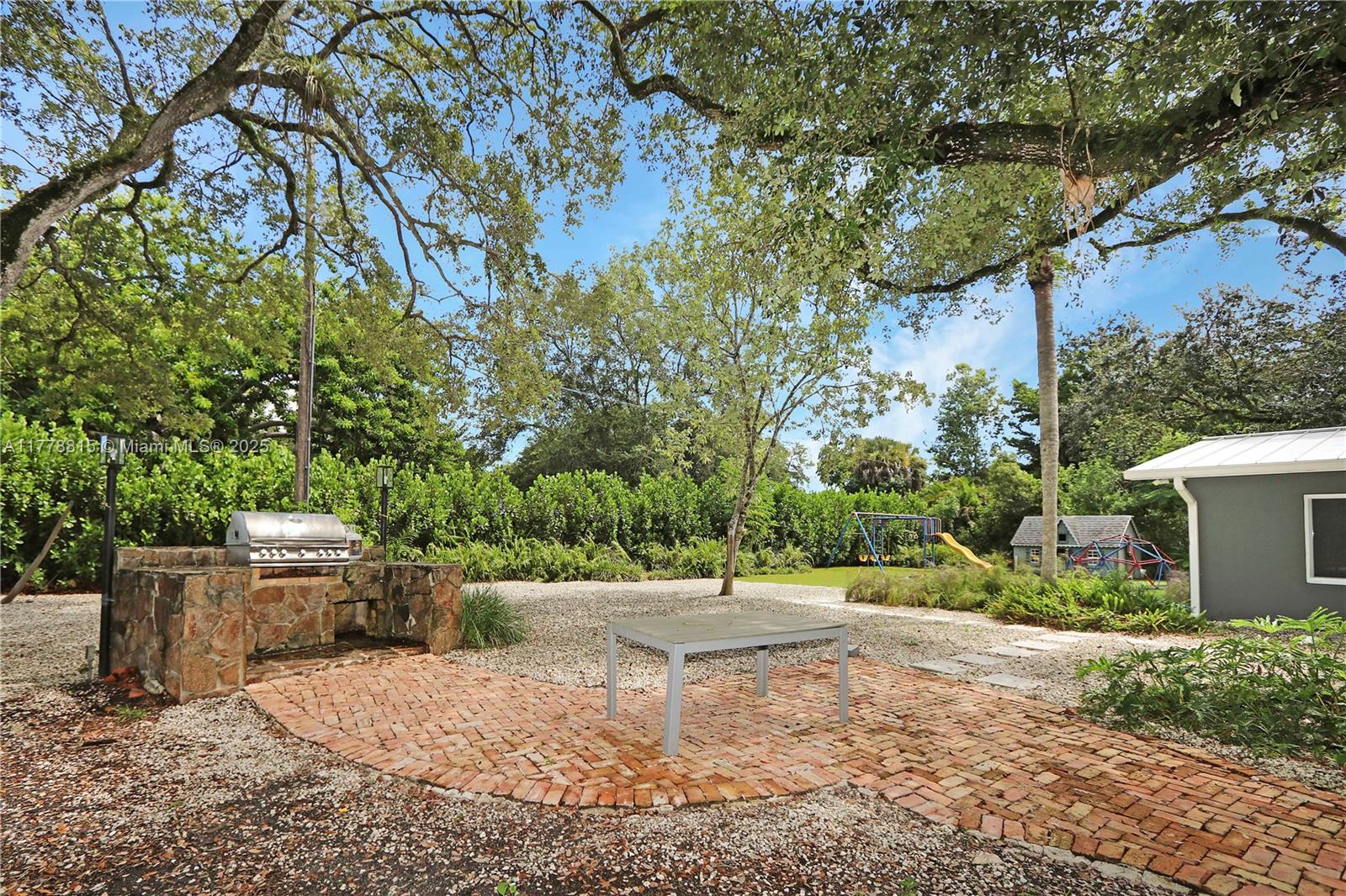 9737 SW 98th St Miami, FL 33176