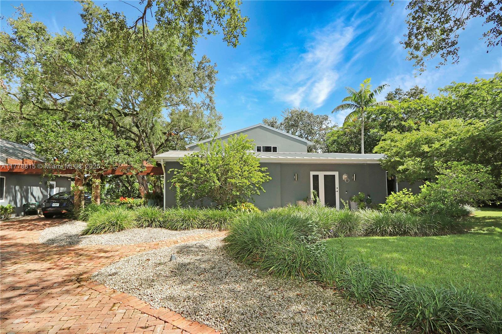 9737 SW 98th St Miami, FL 33176