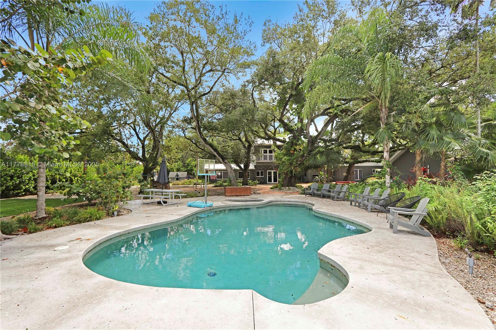 9737 SW 98th St Miami, FL 33176