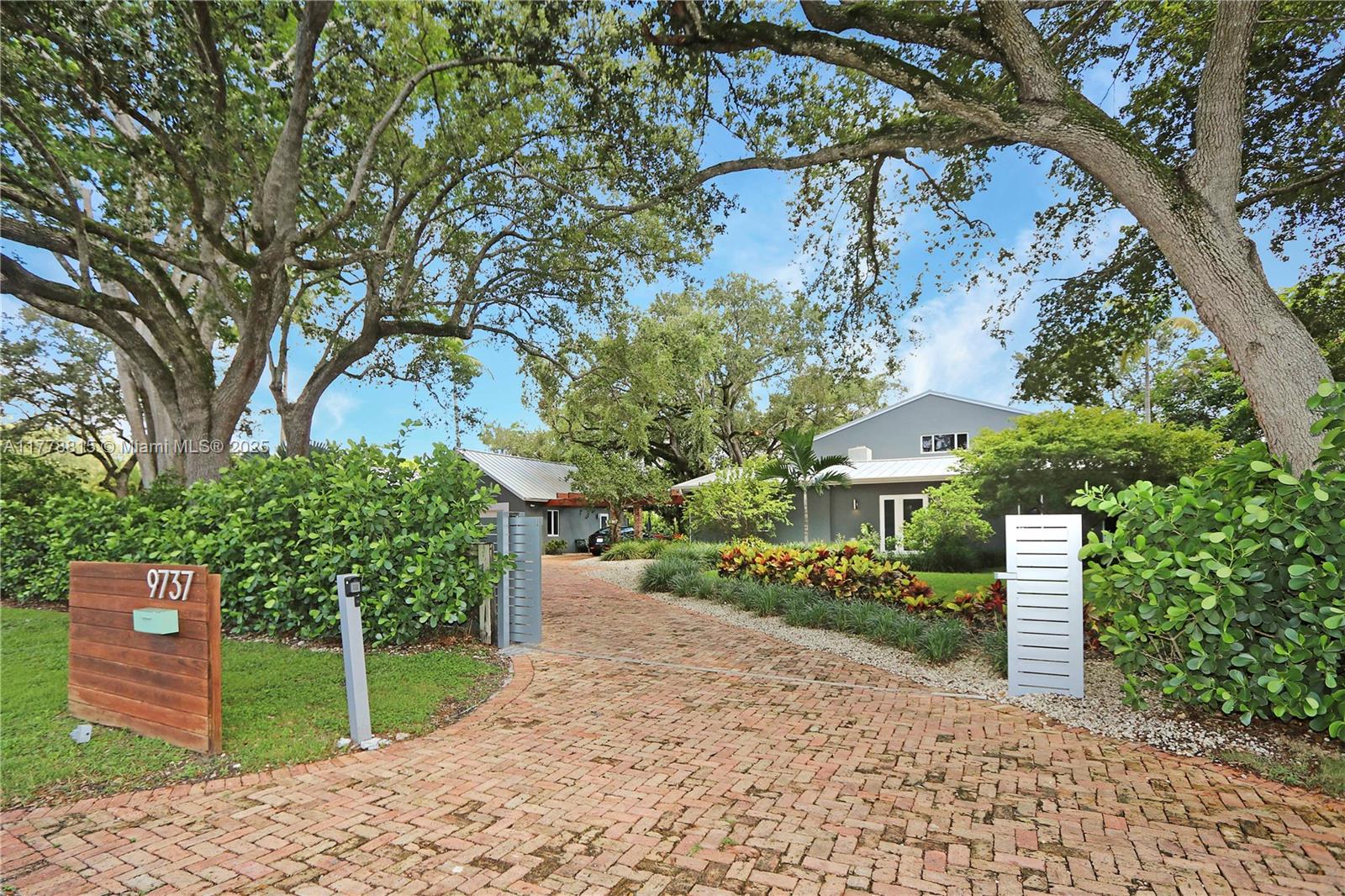 9737 SW 98th St Miami, FL 33176