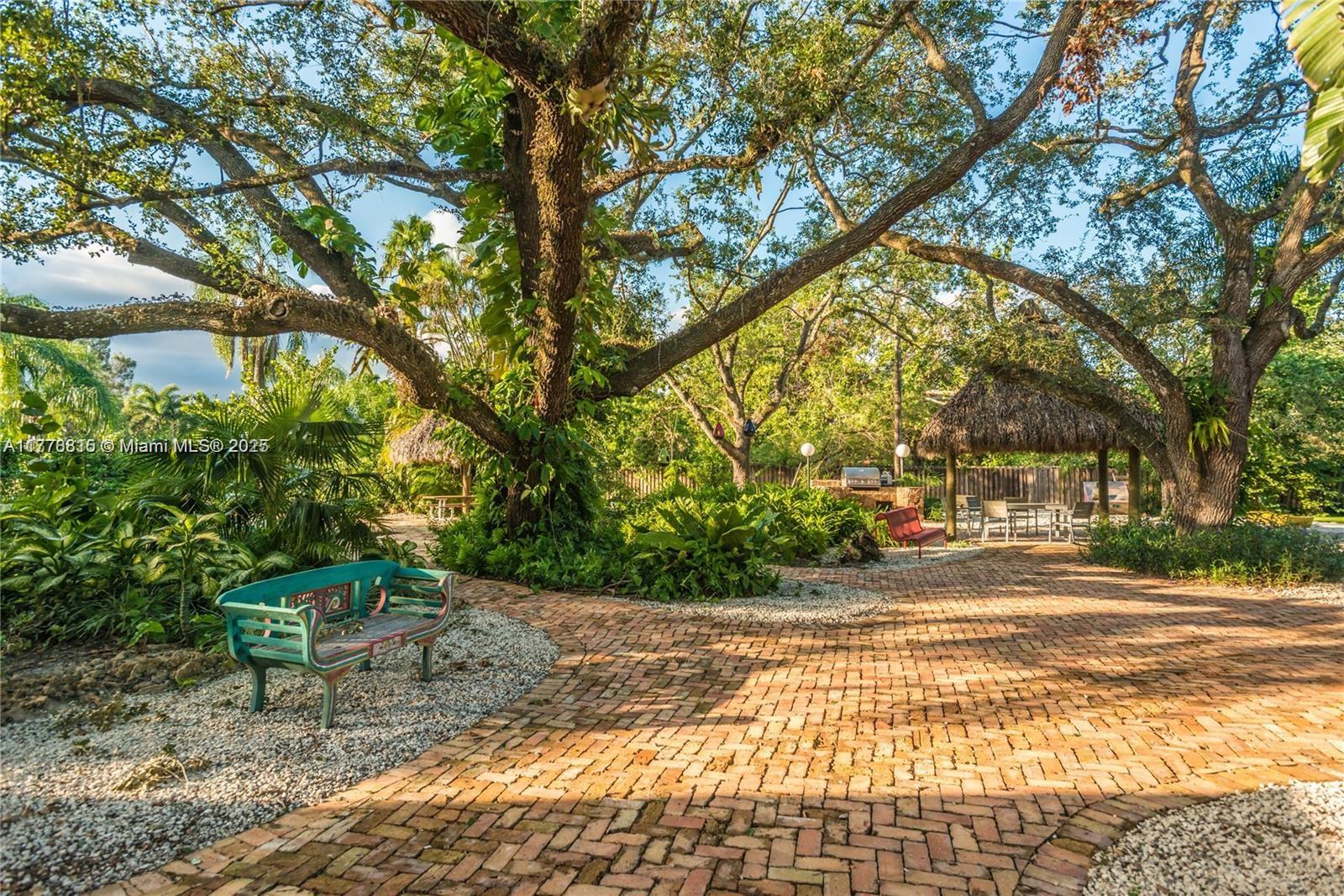 9737 SW 98th St Miami, FL 33176