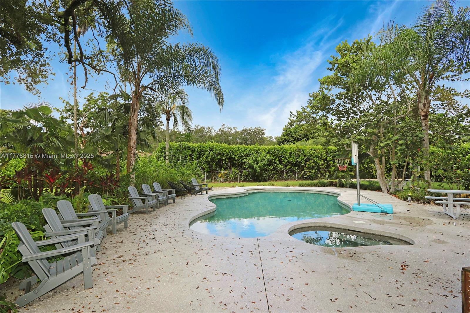 9737 SW 98th St Miami, FL 33176