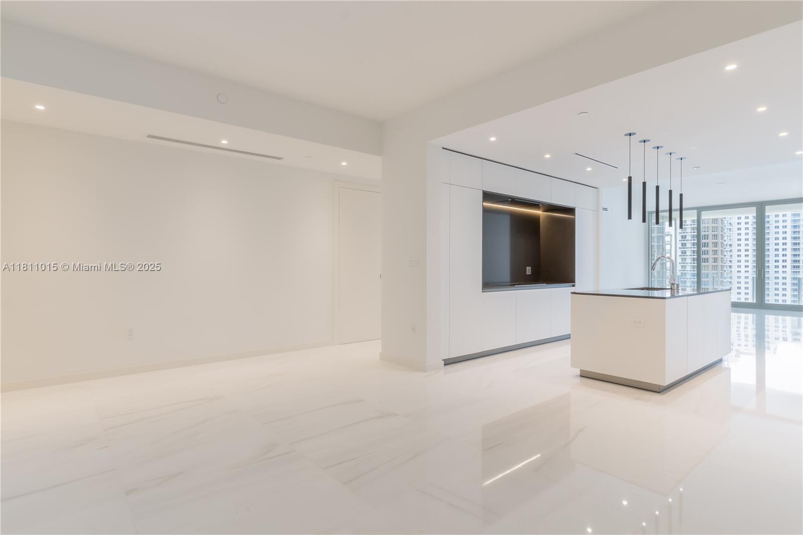 image Aston Martin Residences18