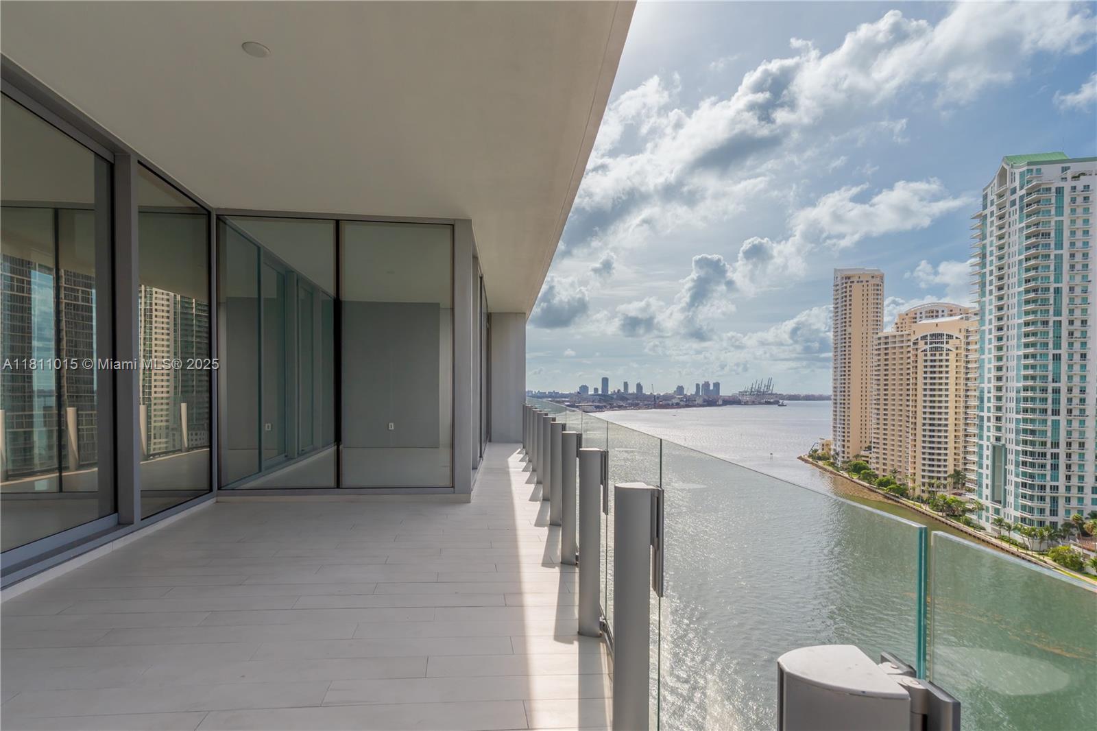 image Aston Martin Residences22