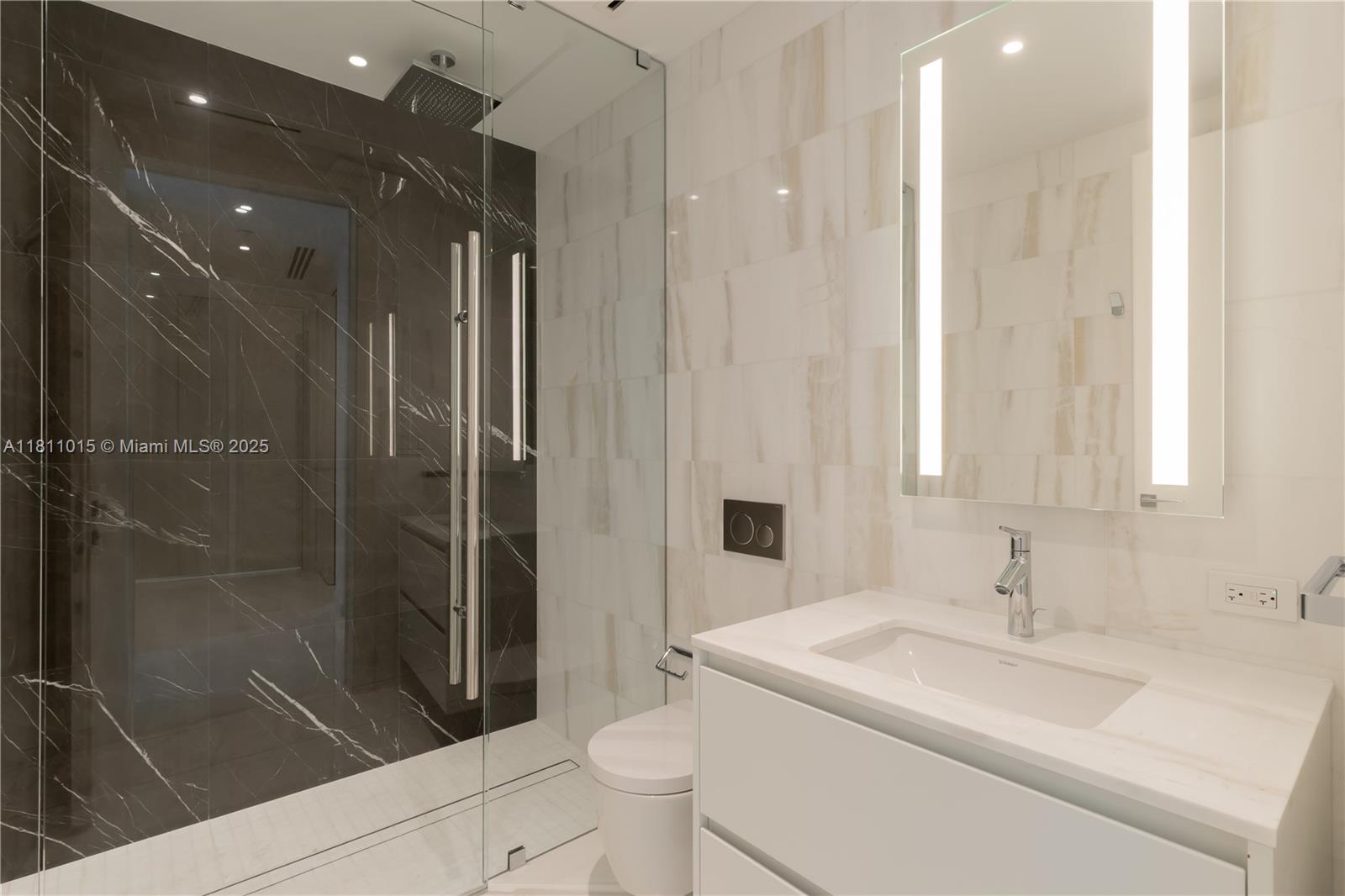 image Aston Martin Residences24