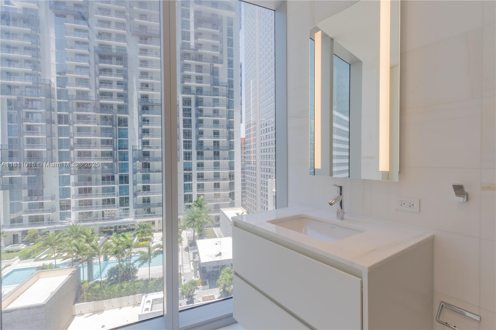 image Aston Martin Residences26