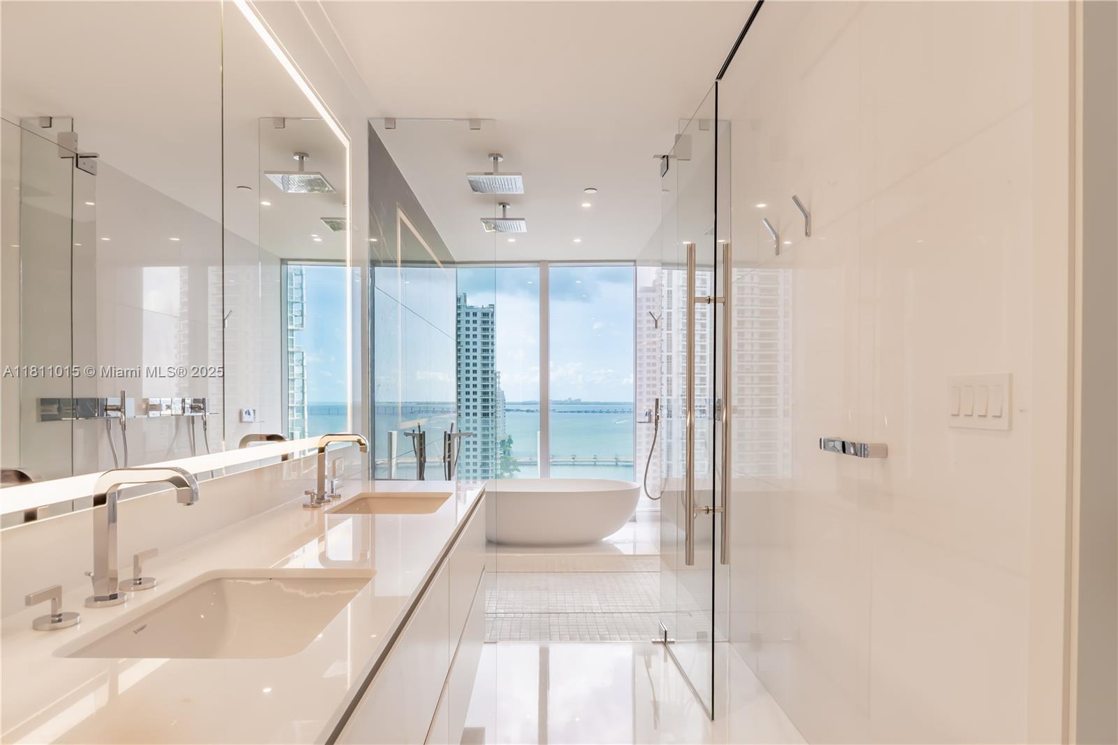 image Aston Martin Residences33
