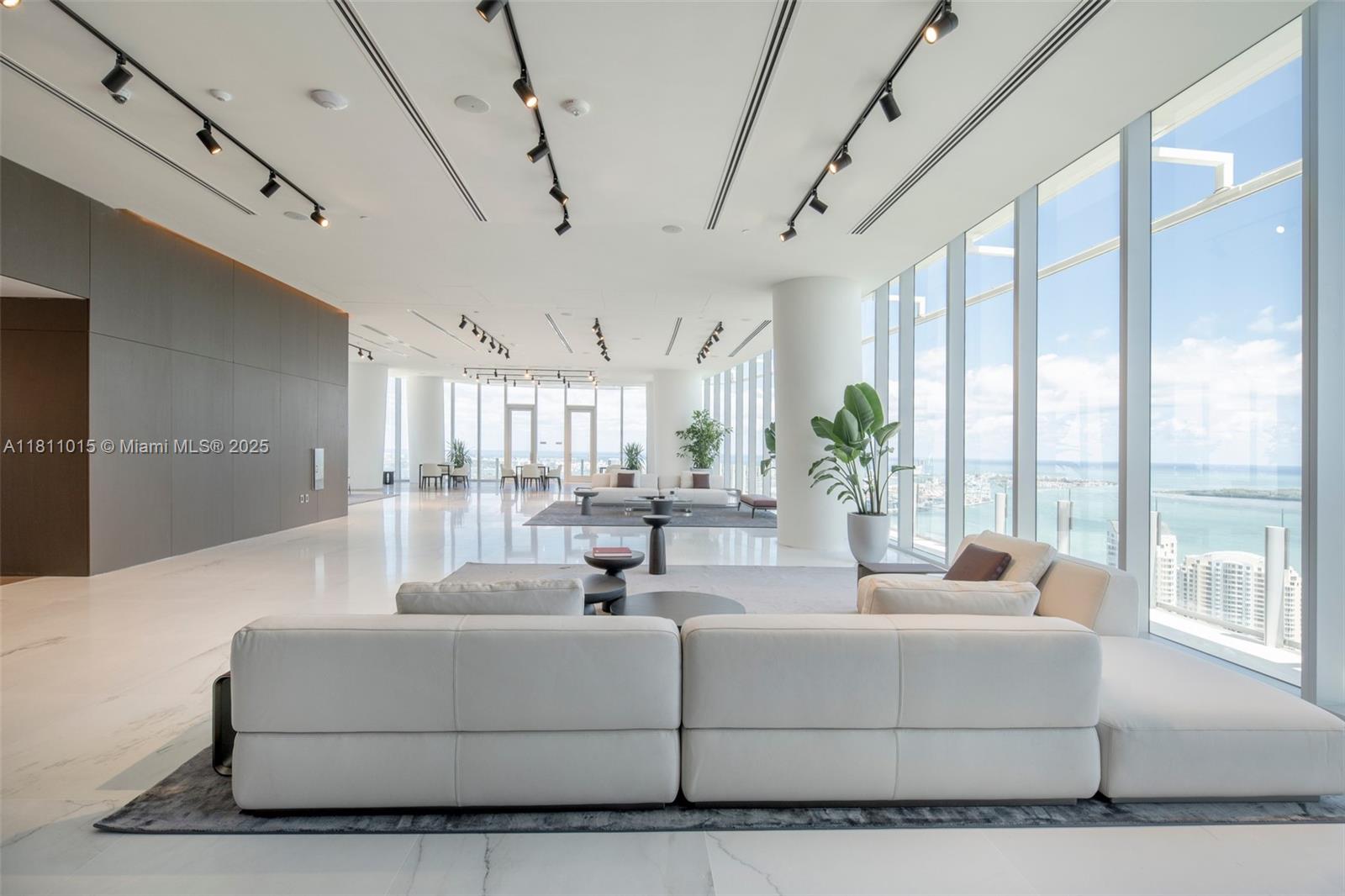 image Aston Martin Residences46