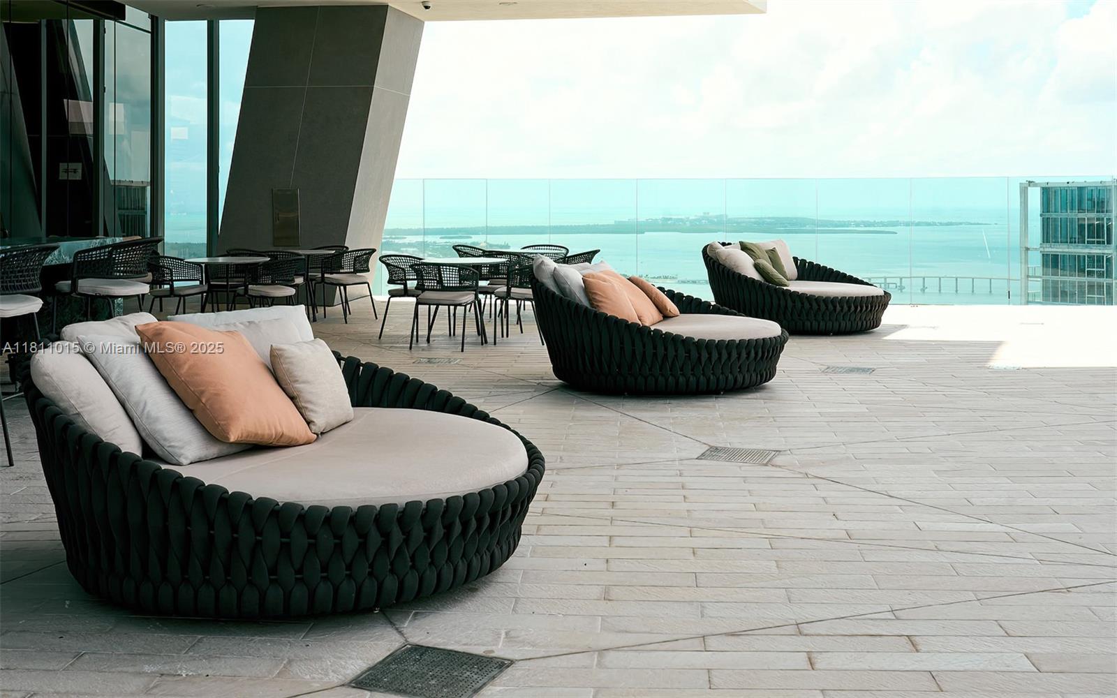 image Aston Martin Residences54