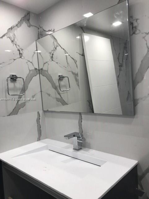 image Arlen House East Condo9