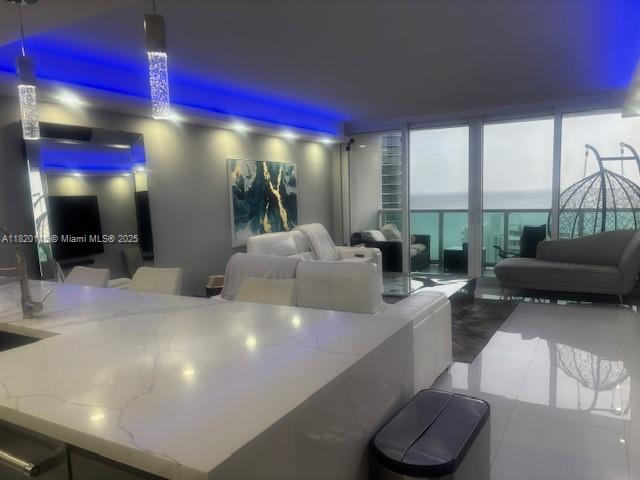 image Arlen House East Condo13