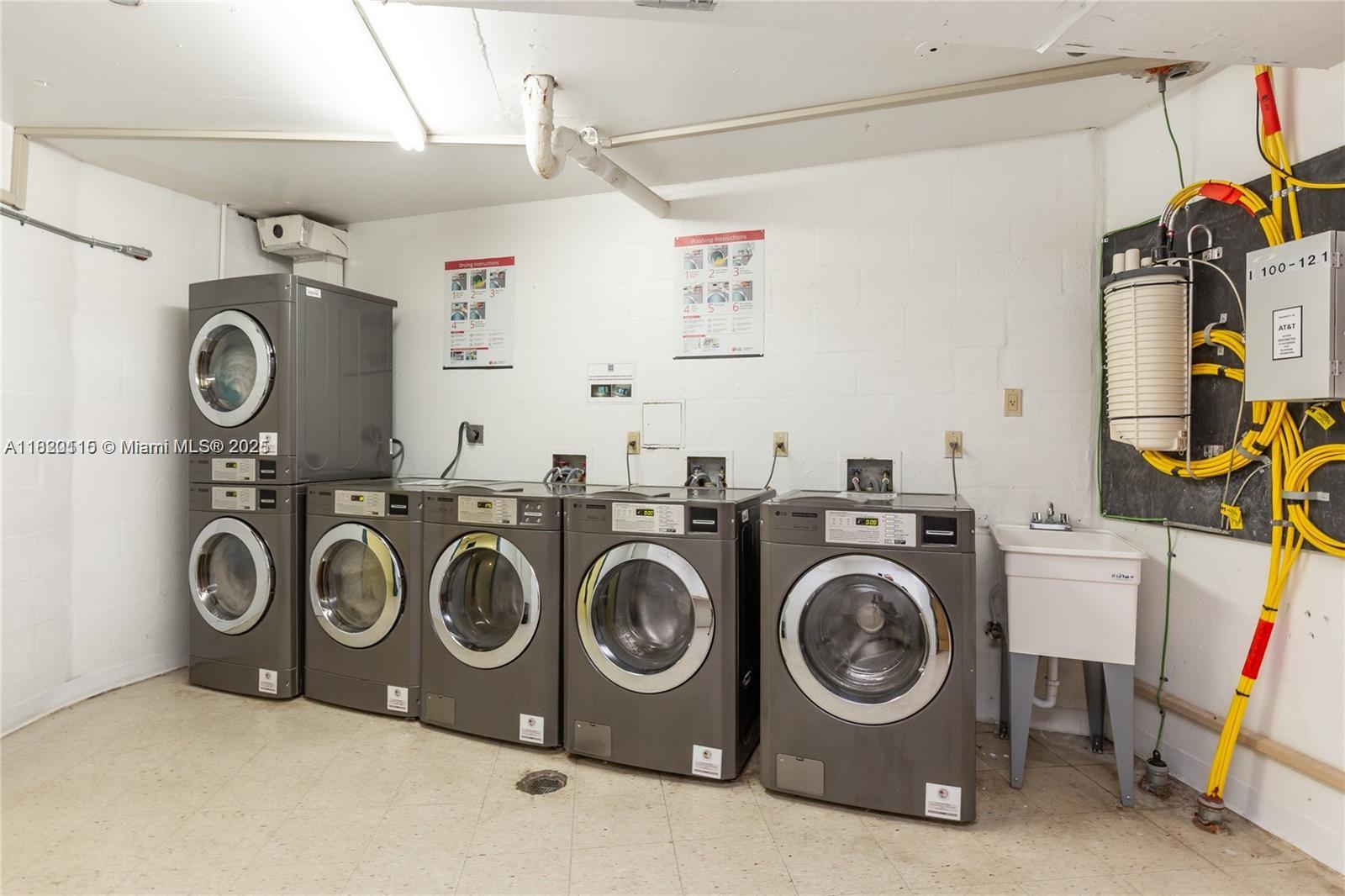 image Arlen House East Condo27