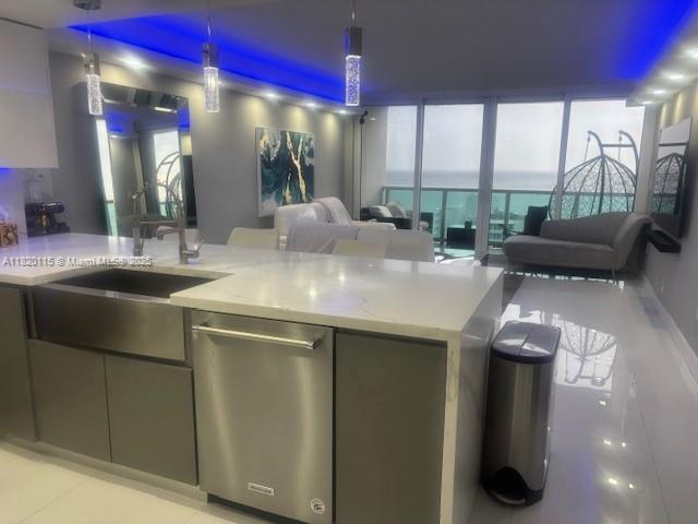 image Arlen House East Condo4