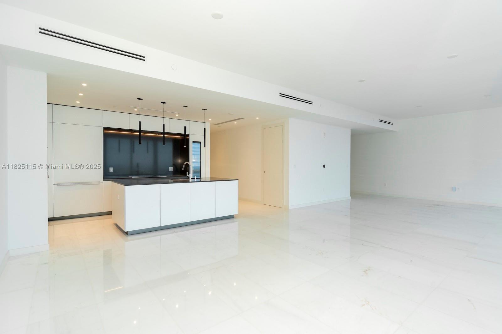 image Aston Martin Residences9