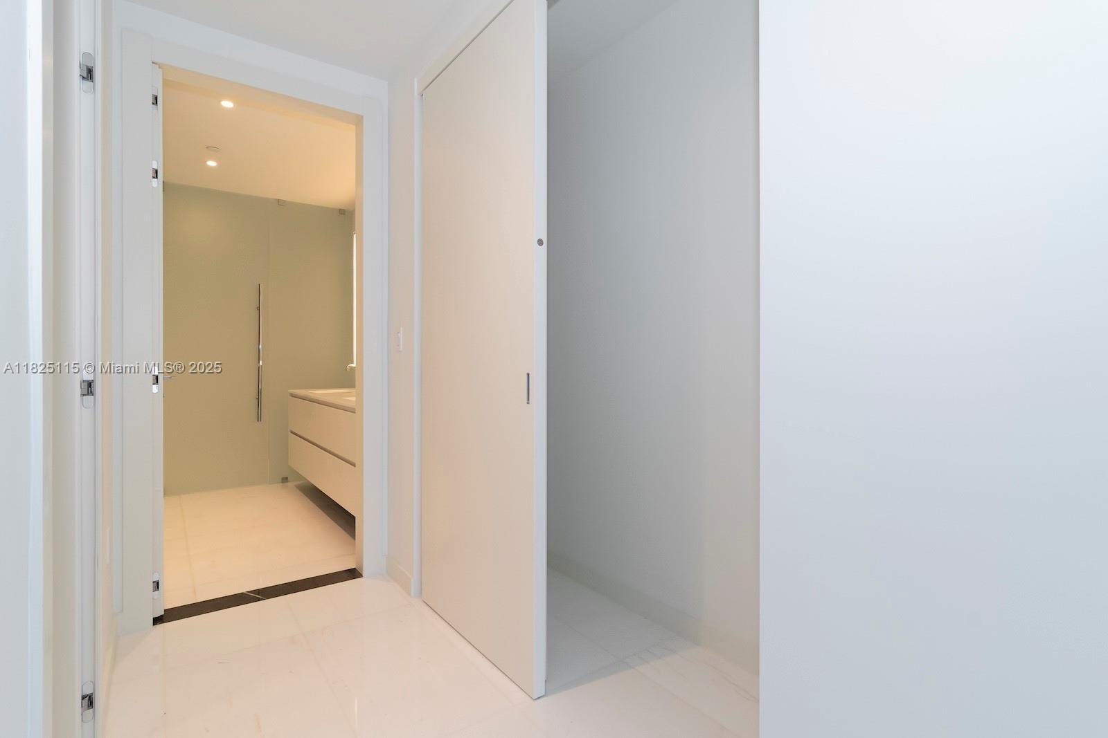 image Aston Martin Residences27