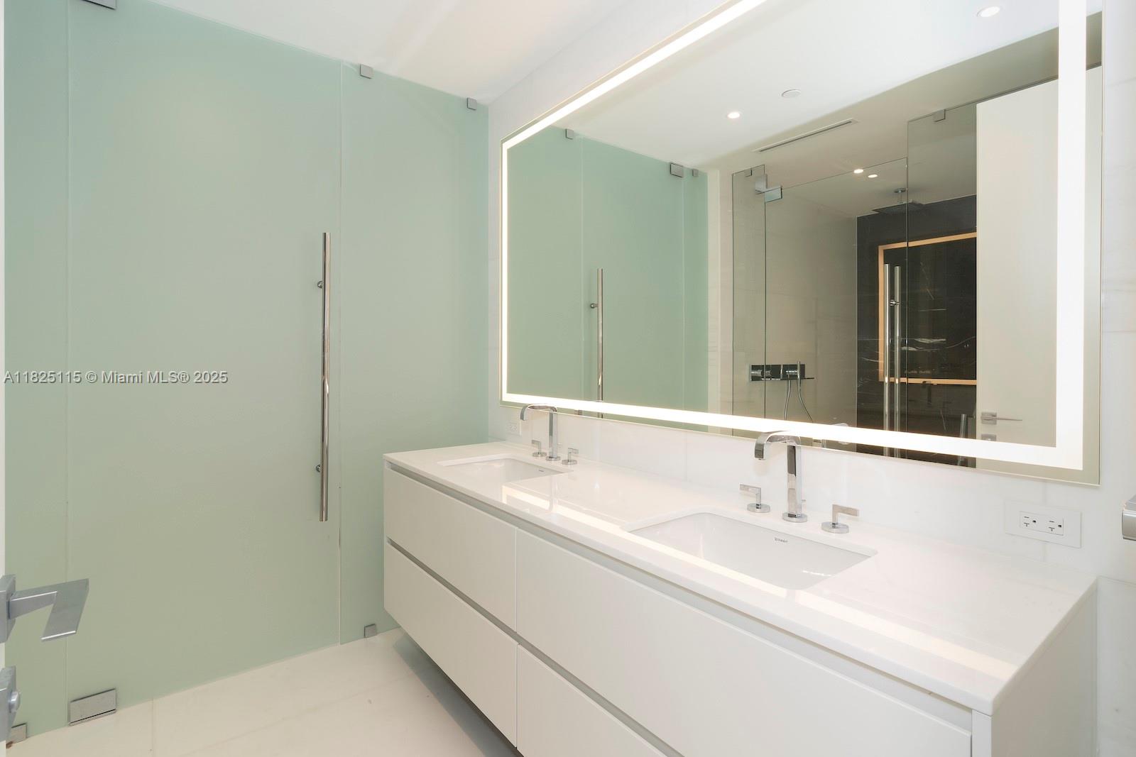 image Aston Martin Residences28