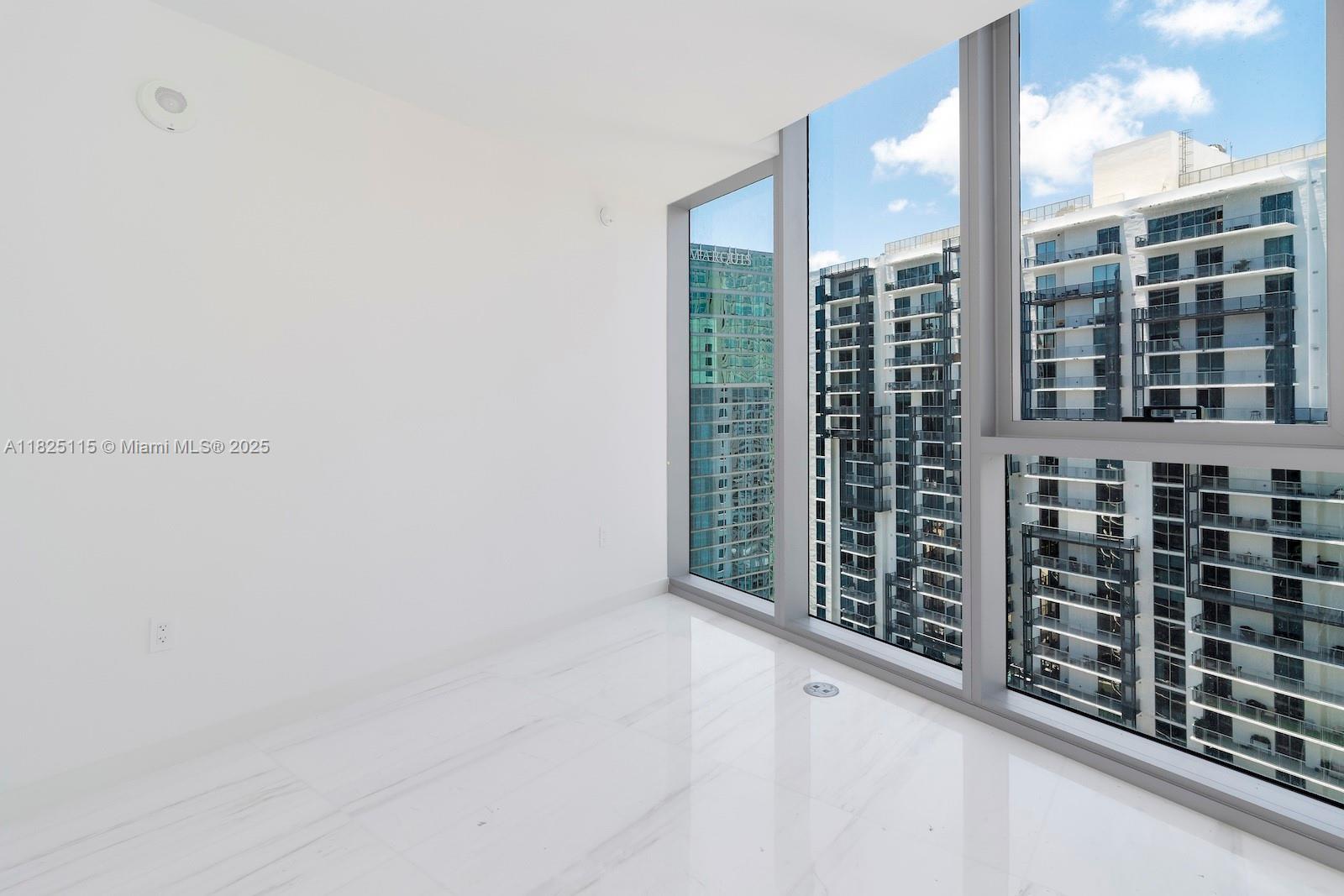 image Aston Martin Residences33