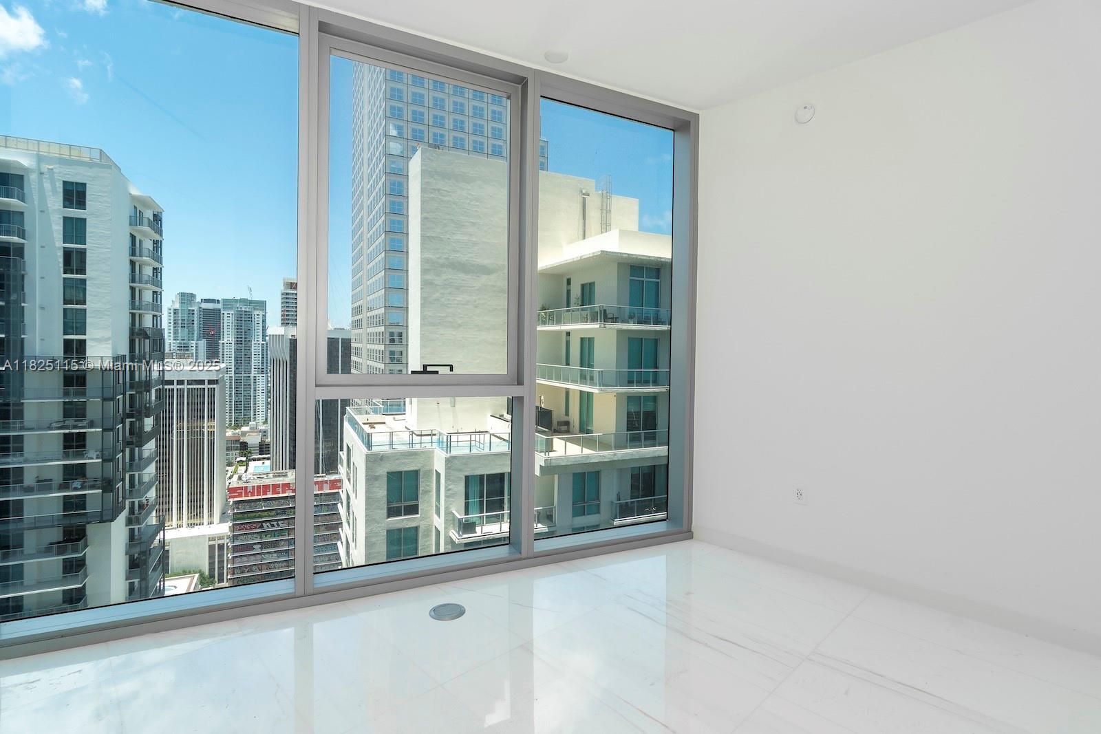 image Aston Martin Residences37