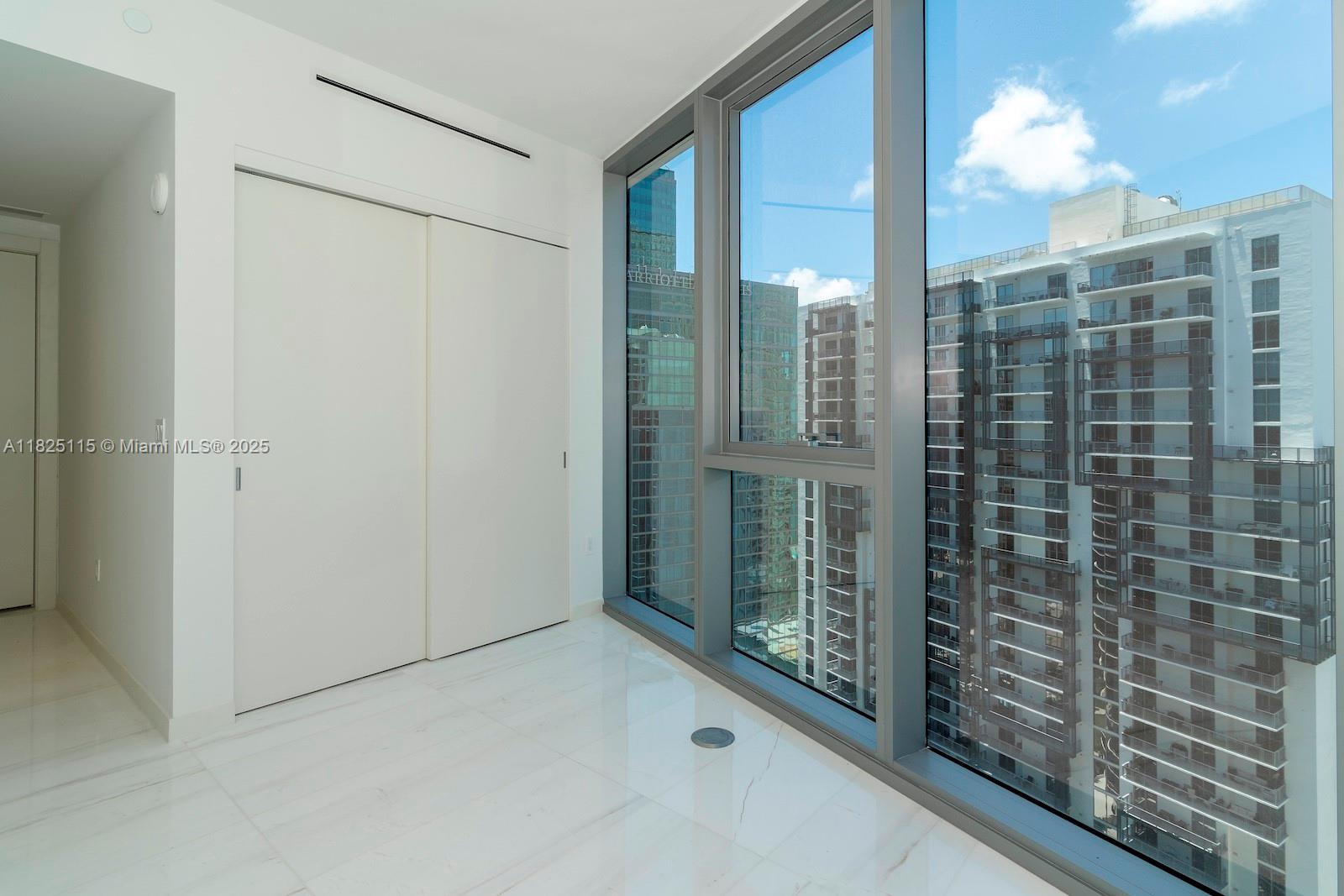 image Aston Martin Residences38