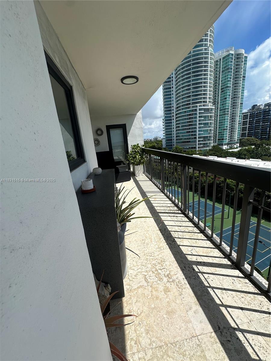 image Brickell Club32
