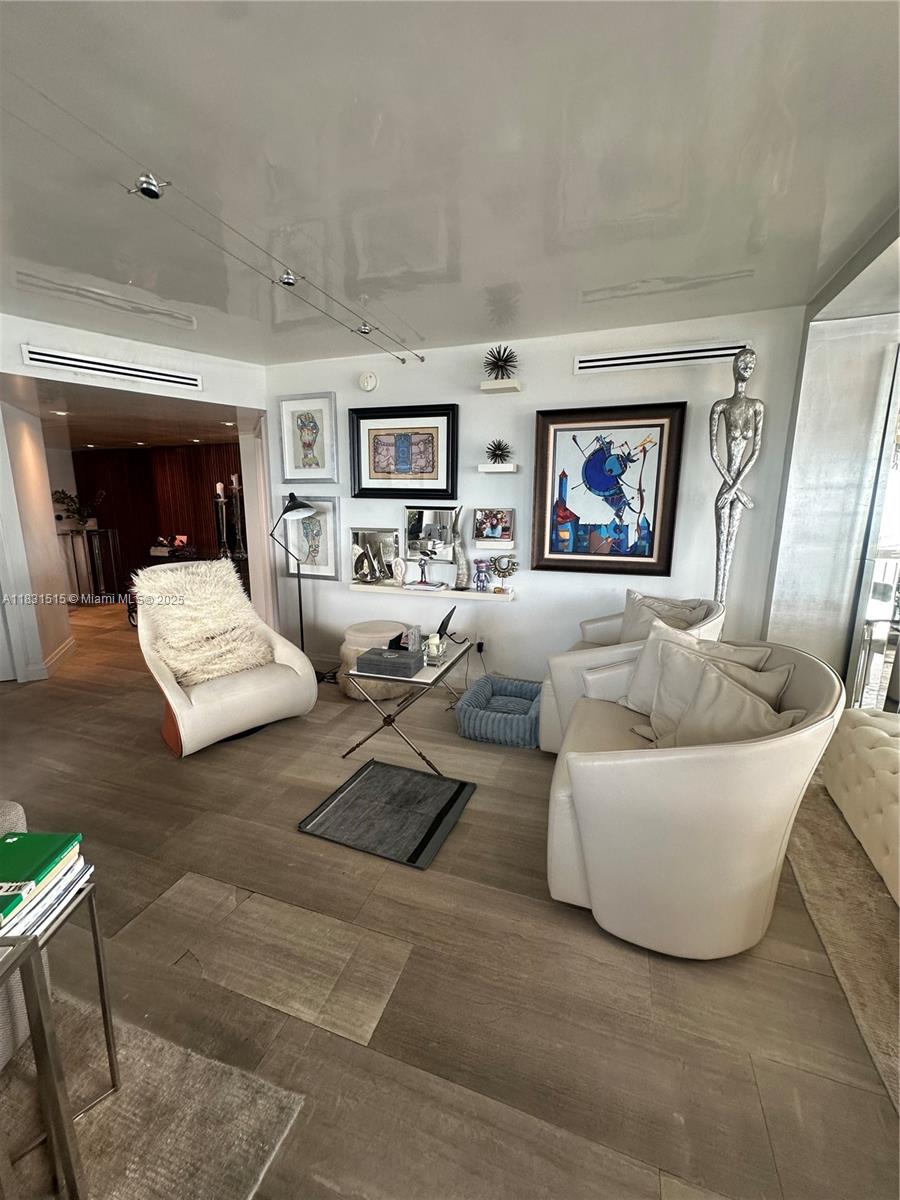 image Brickell Club38