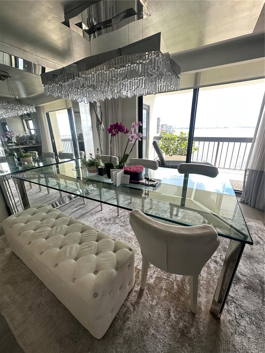 image Brickell Club53