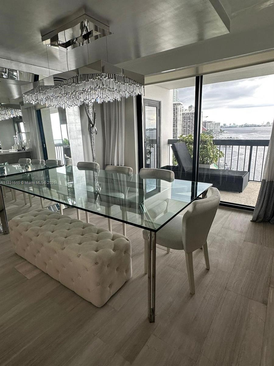 image Brickell Club75