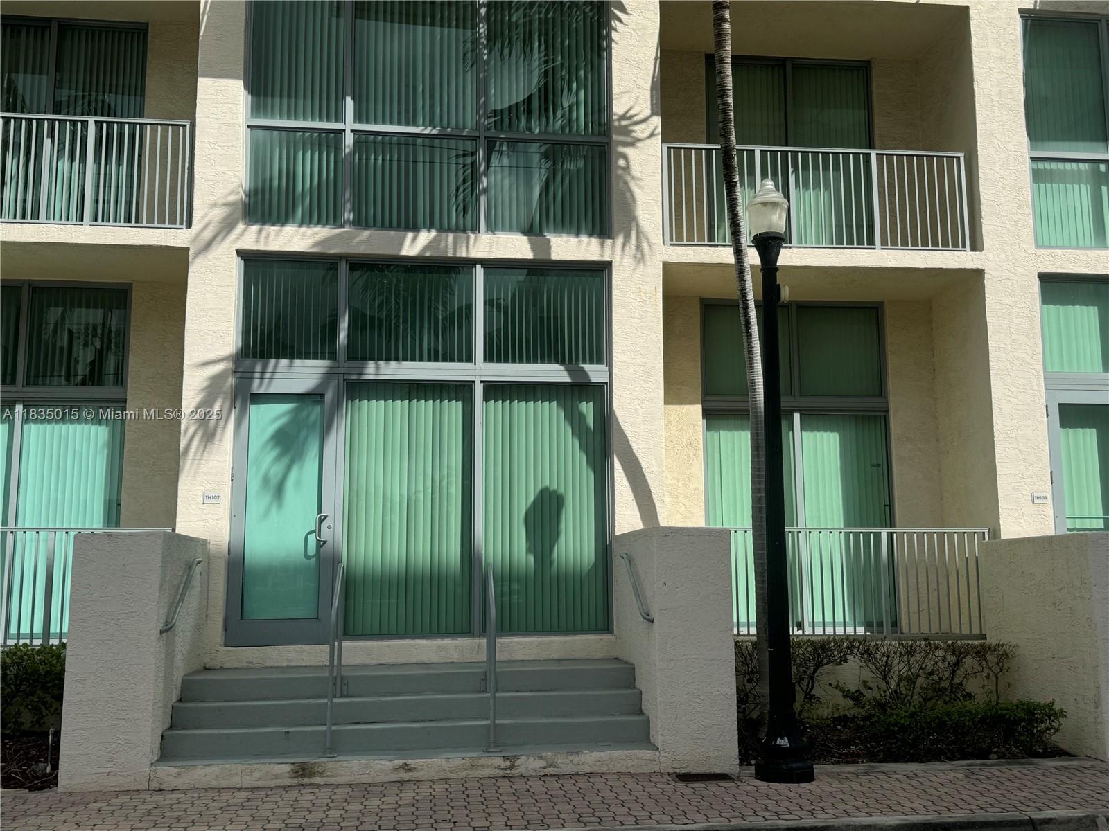 140 S Dixie Hwy #TH102