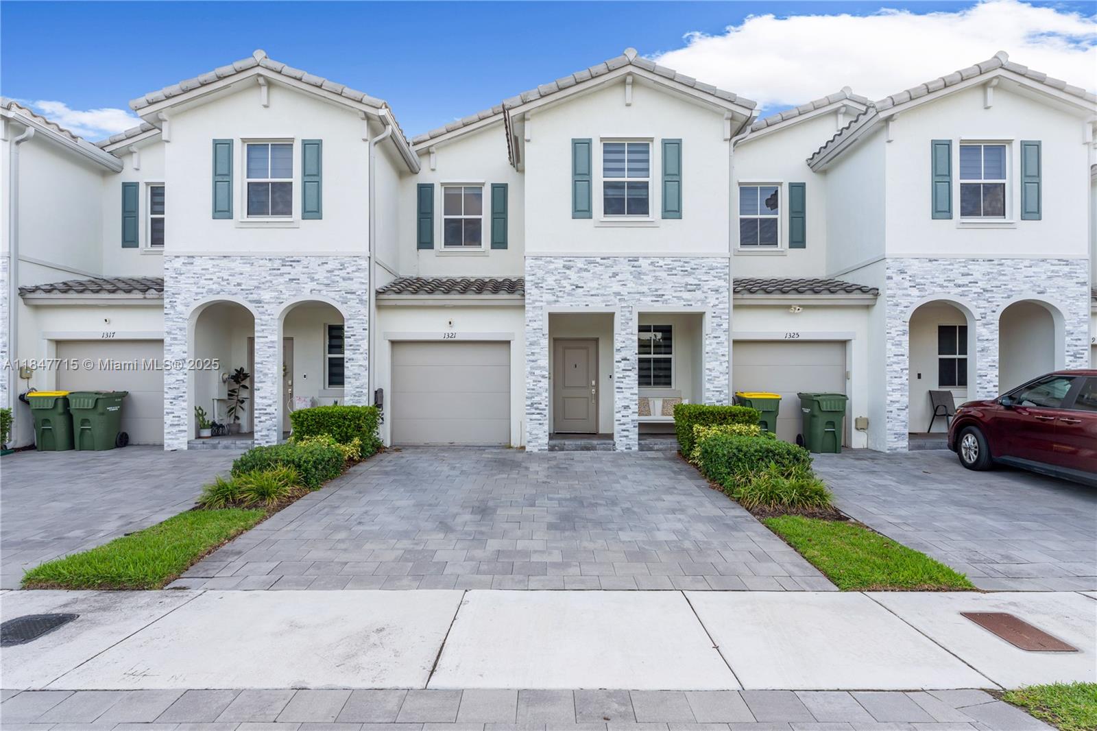 1321 SE 27th Ter