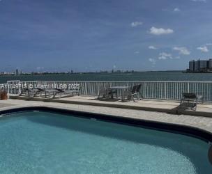 2016 Bay Dr #202
