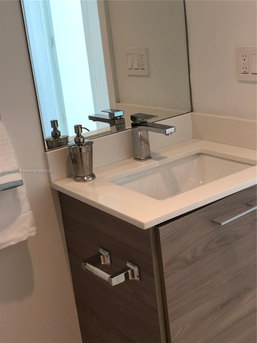 image 1300 S Miami Avenue Condo19