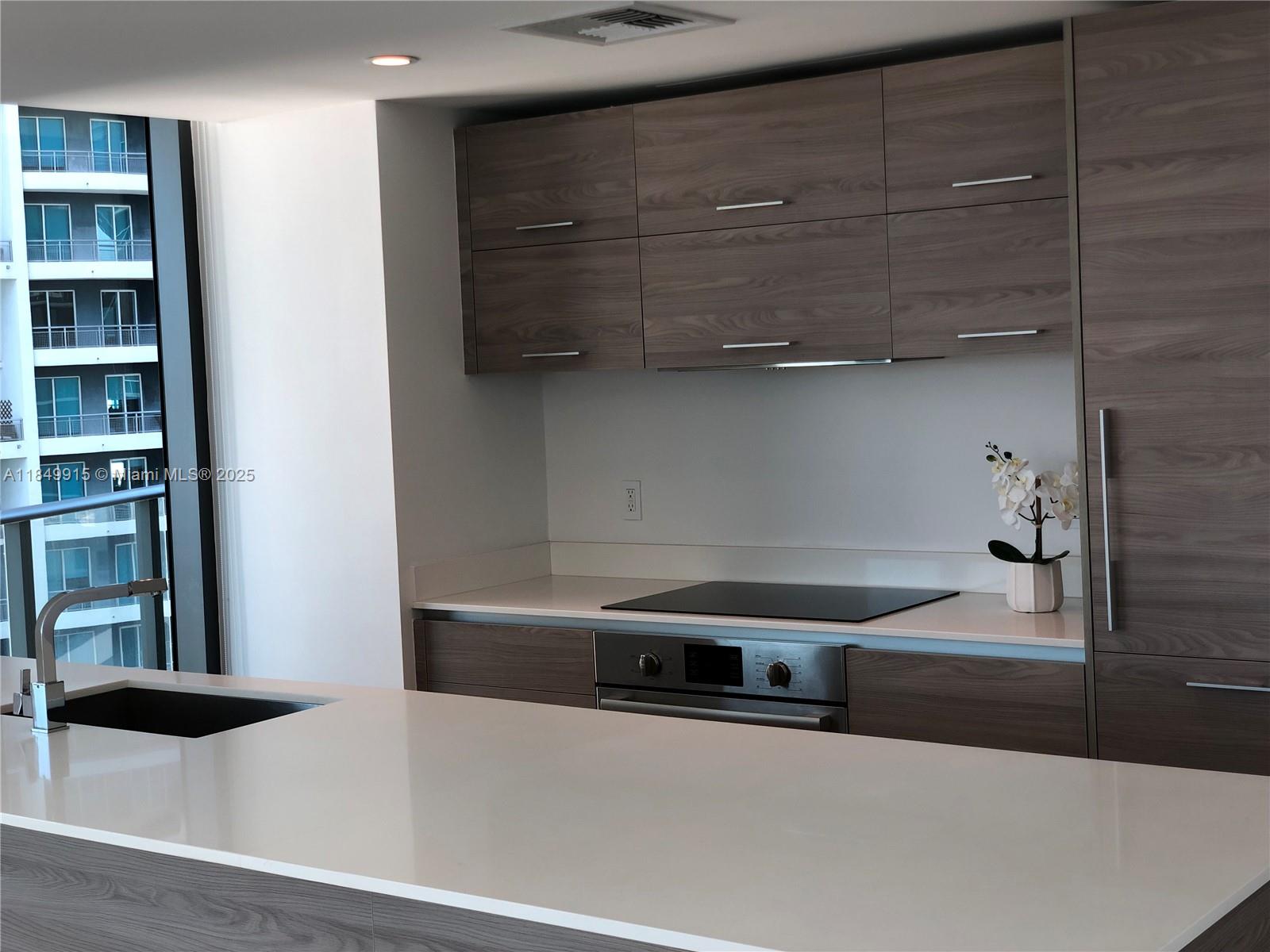image 1300 S Miami Avenue Condo4
