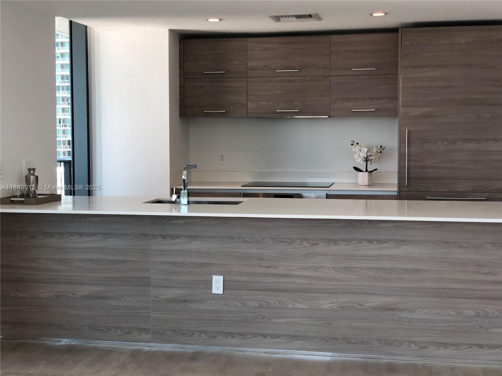 image 1300 S Miami Avenue Condo5