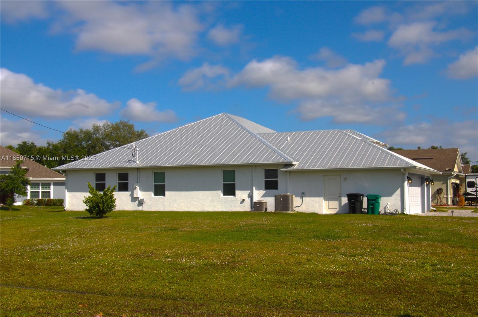 5231 NW Iredell St Port St Lucie, FL 34986