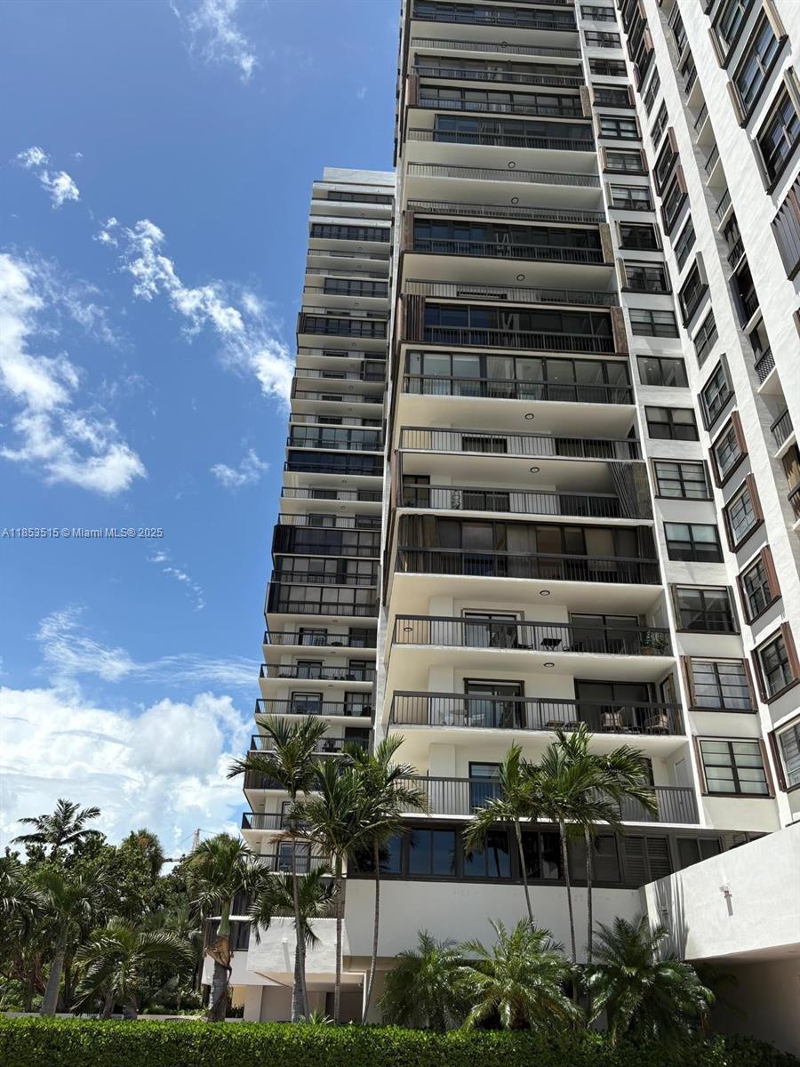2333 Brickell Ave #2607
