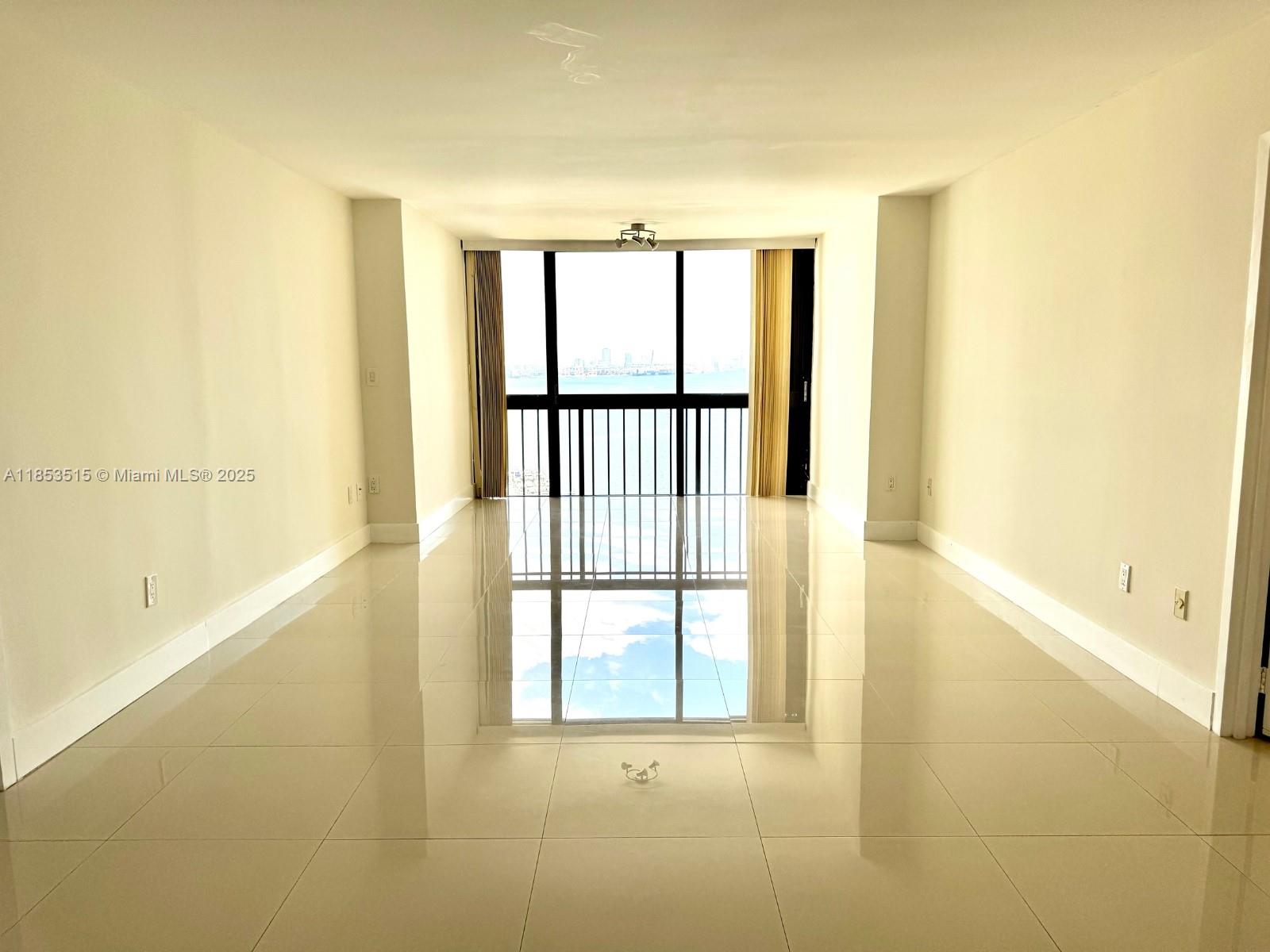image Brickell Bay Club Condo1