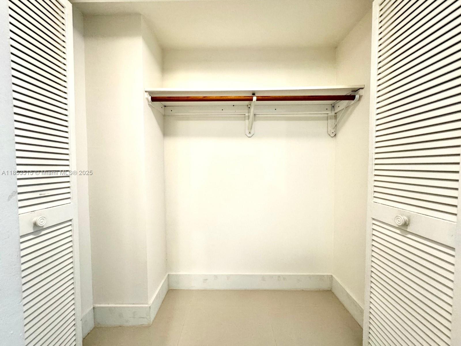 image Brickell Bay Club Condo7