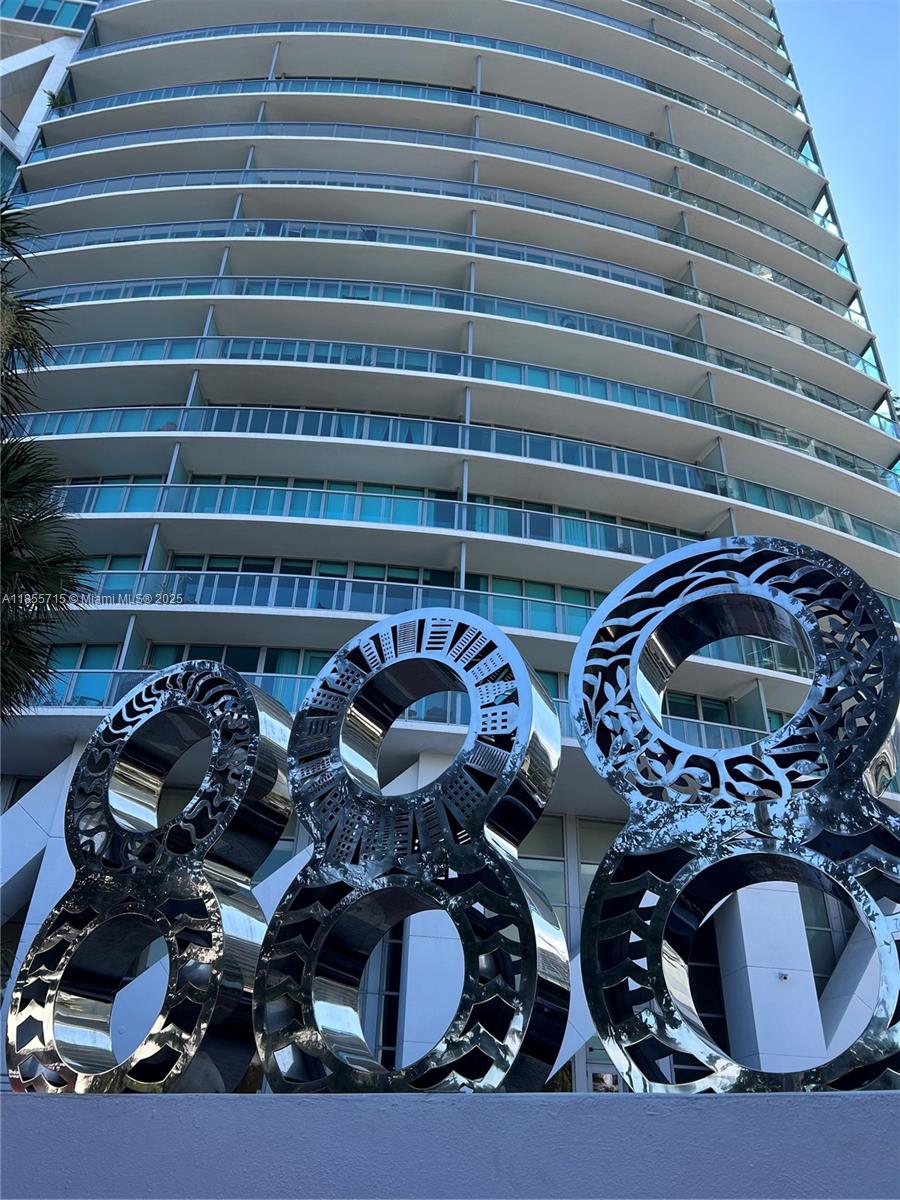 888 Biscayne Blvd #4106