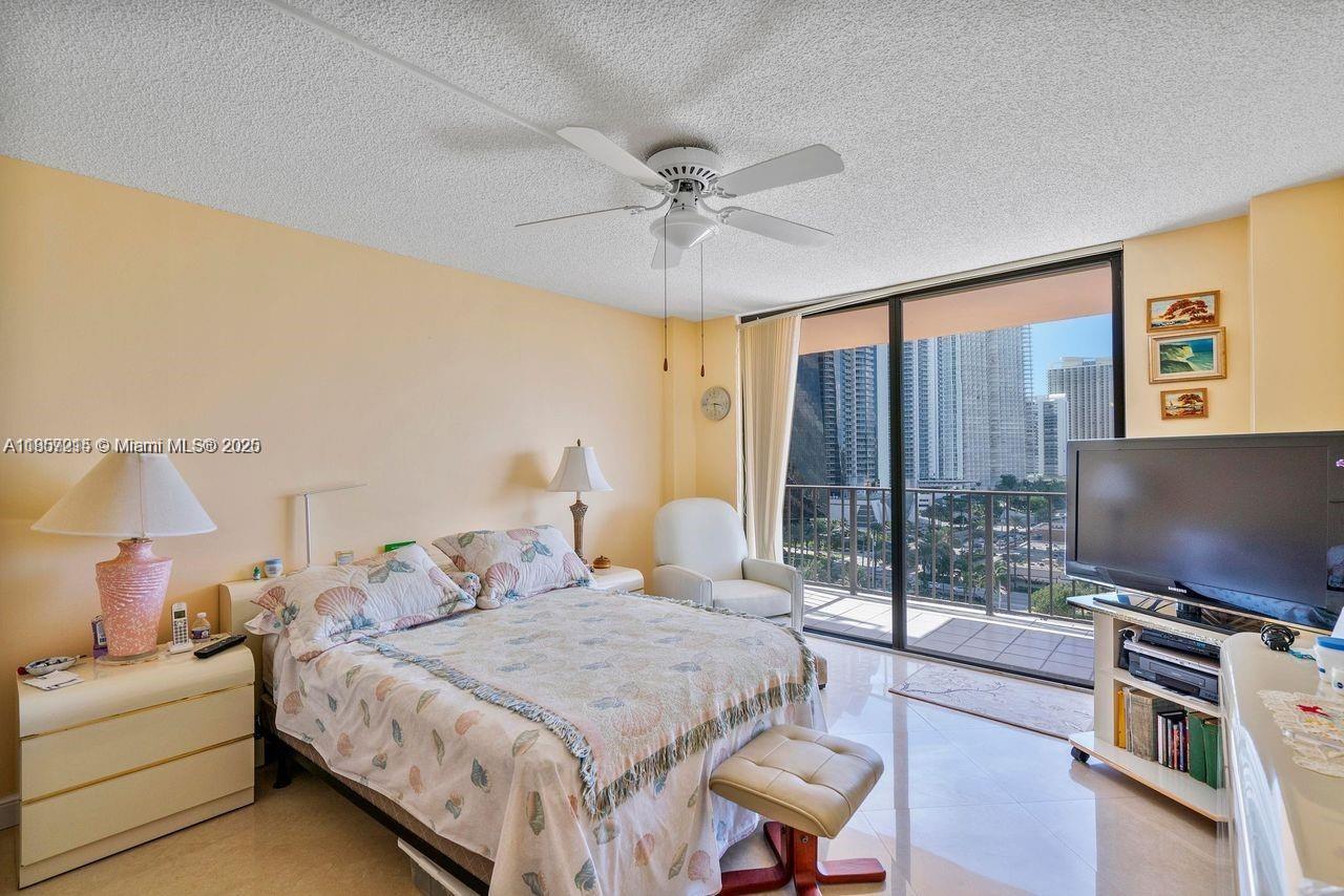 image Winston Towers 6008